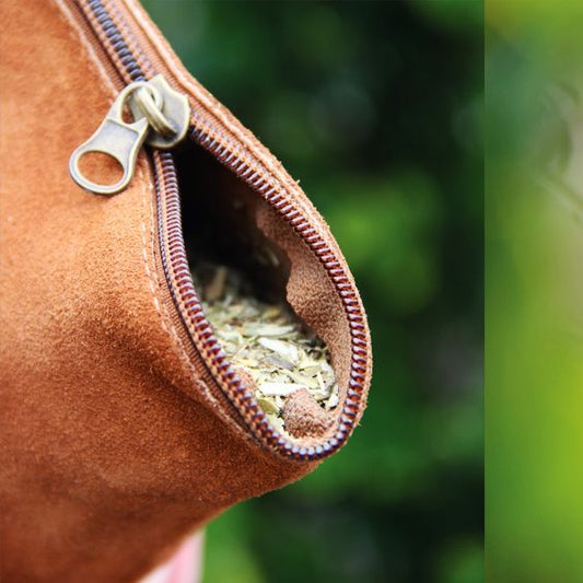 Yerbera de metal forrada en cuero